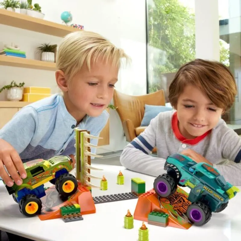 Mattel Hot Wheels - Monster Trucks, Mega Bloks, Boneyard Stunt Course HKF89