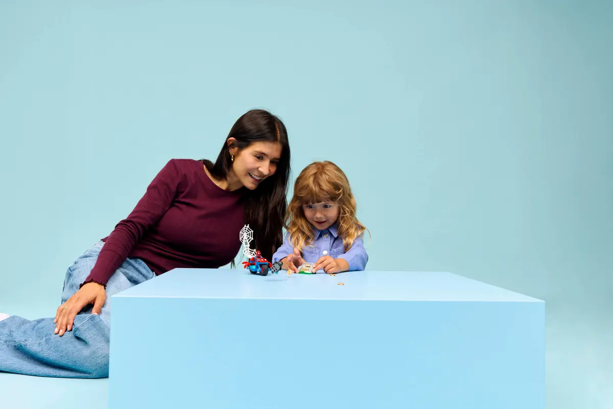 Lego Marvel - Spidey On His Motorcycle vs. Rhino 11206