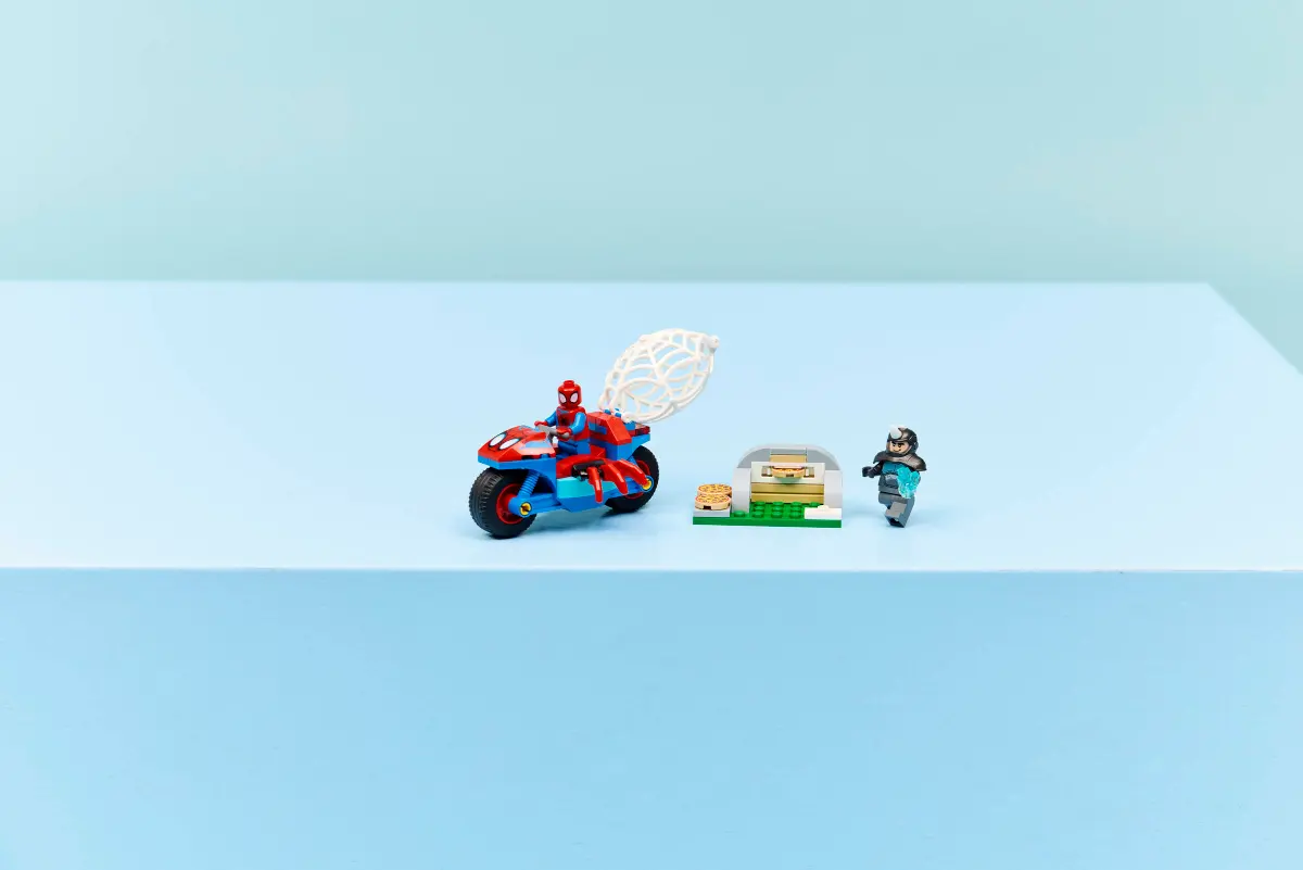 Lego Marvel - Spidey On His Motorcycle vs. Rhino 11206