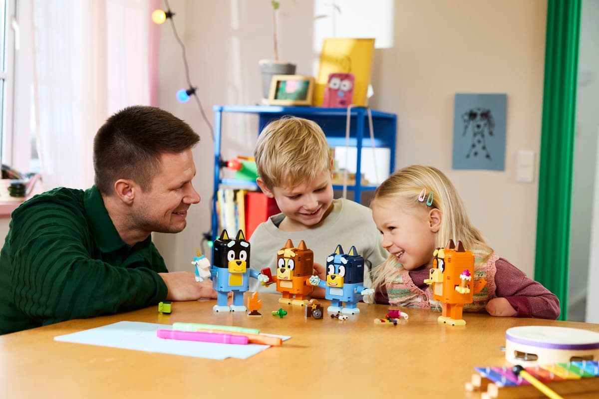 Lego Bluey - Brick-Built Bluey Family 11217