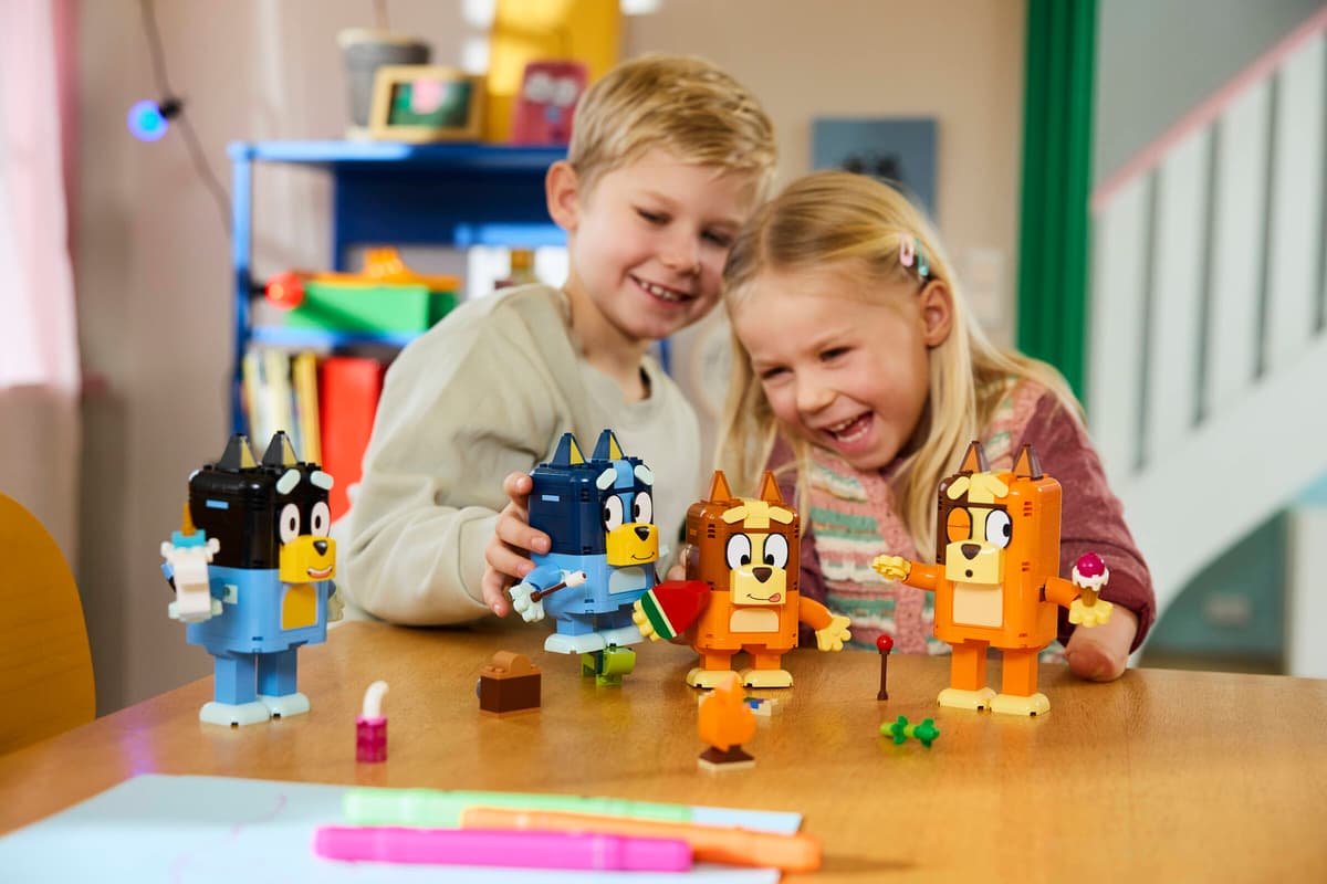 Lego Bluey - Brick-Built Bluey Family 11217