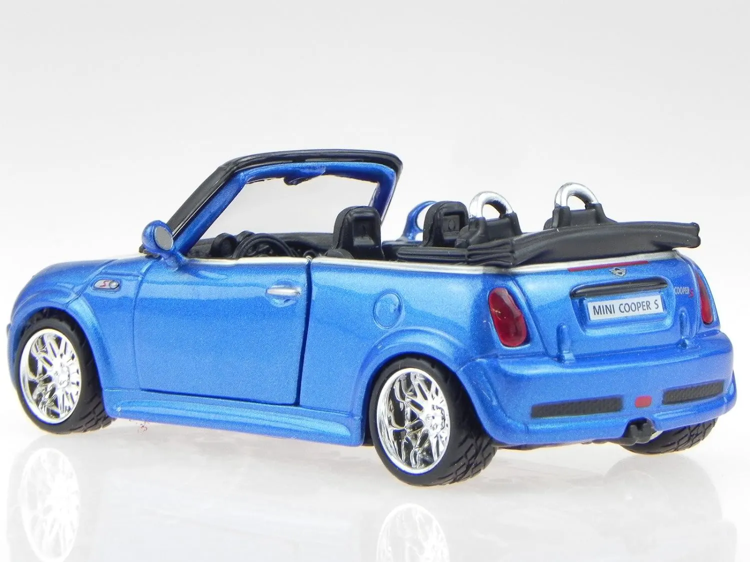 Bburago - 1/32 Mini Cooper S Cabriolet 18-43010 (18-43000) Bburago - 1/32 Mini Cooper S Cabriolet 18-43010 (18-43000)