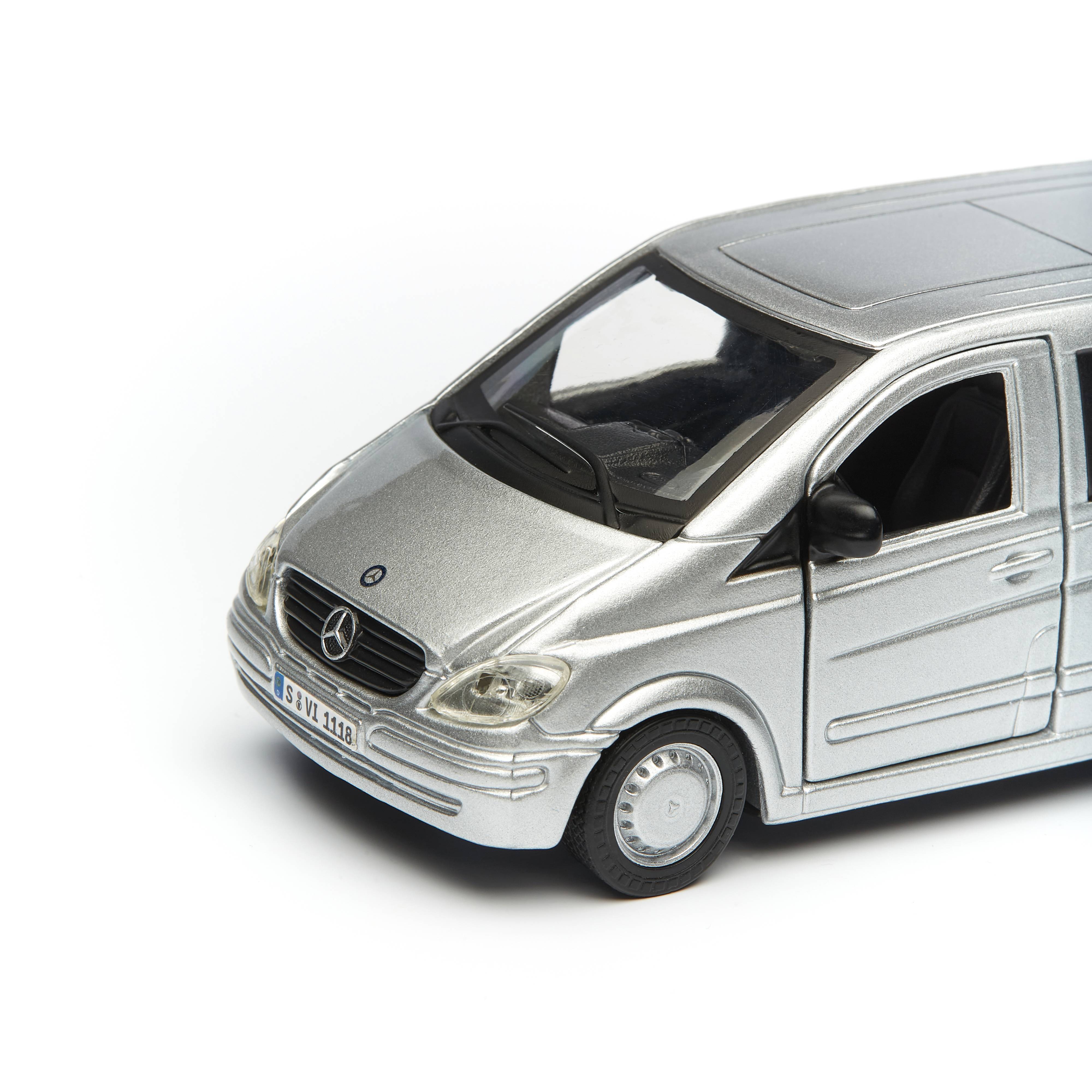 Bburago - 1/32 Mercedes-Benz Vito 18-43028 (18-43000)