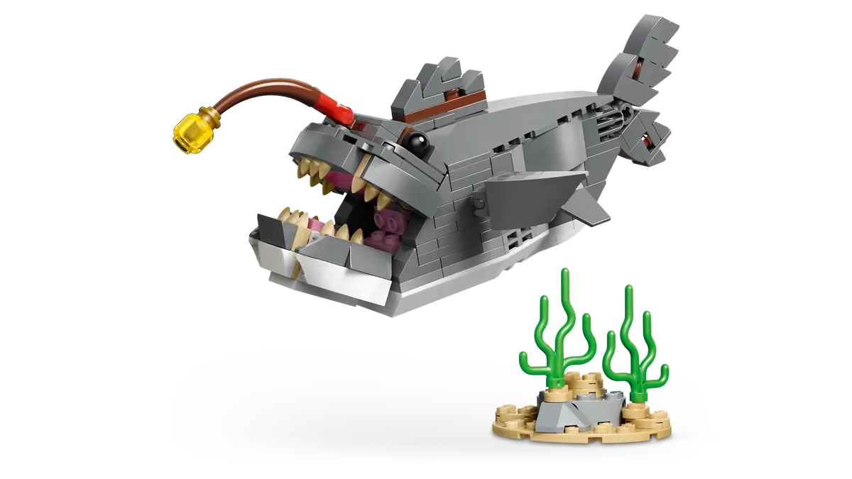 Lego Creator - Fierce Shark With A Treasure Chest 31381