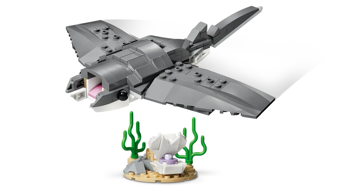 Lego Creator - Fierce Shark With A Treasure Chest 31381