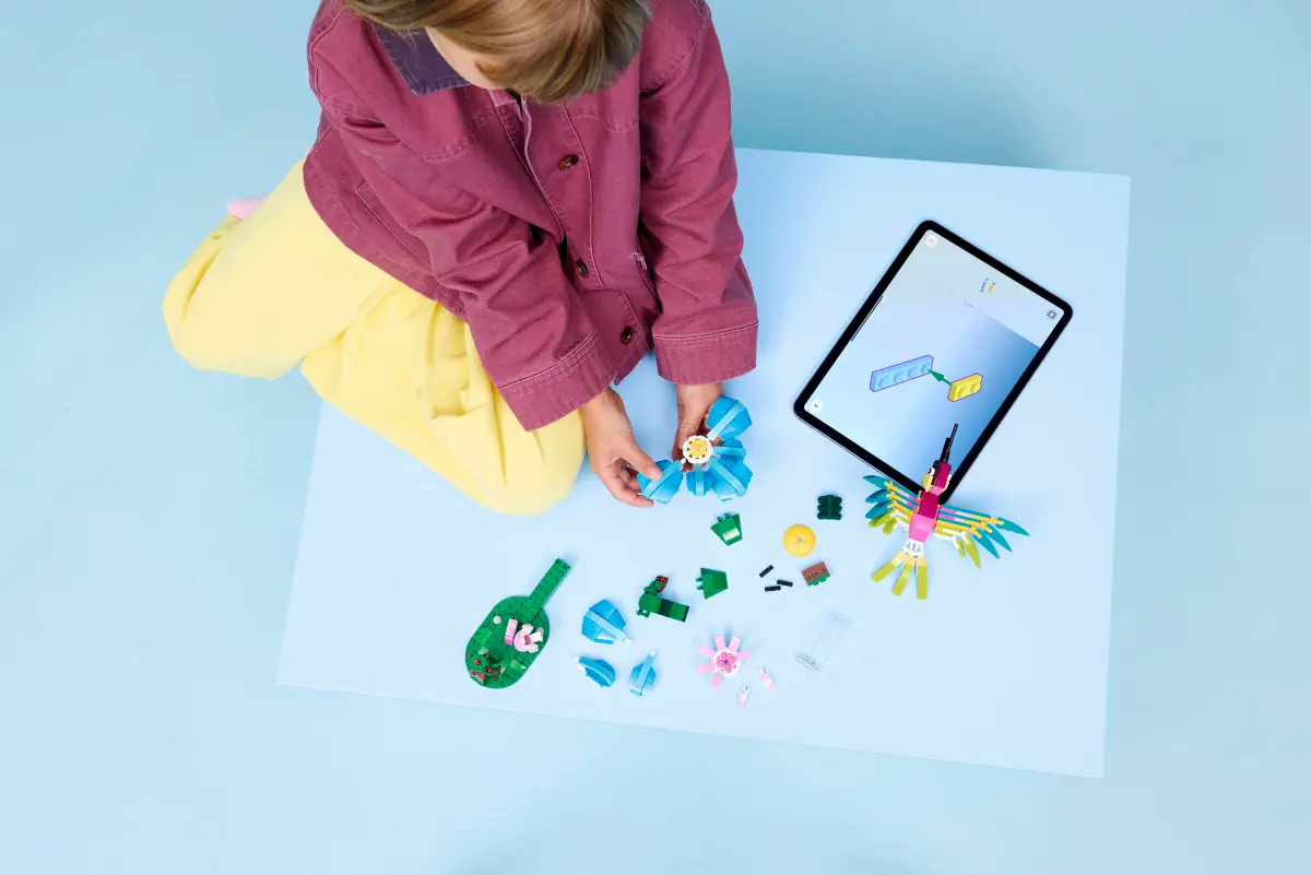 Lego Creator - Wild Animals: Colorful Hummingbird 31384