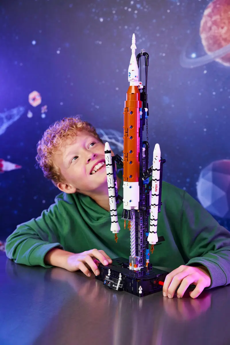 Lego Technic - Nasa Artemis Space Launch System Rocket 42221