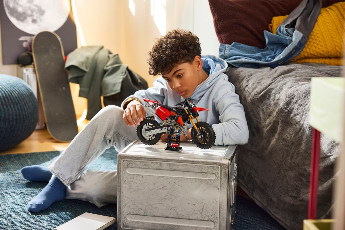 Lego Technic - Ducati Desmo450 MX Factory Motorcycle 42238