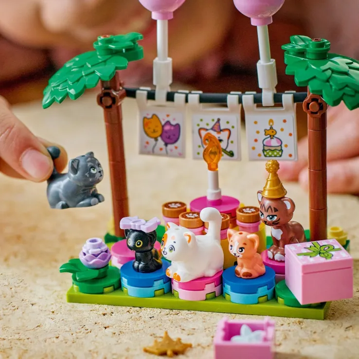 Lego Friends - Friends Cat Birthday Party & Tree House 42666 Lego Friends - Friends Cat Birthday Party & Tree House 42666