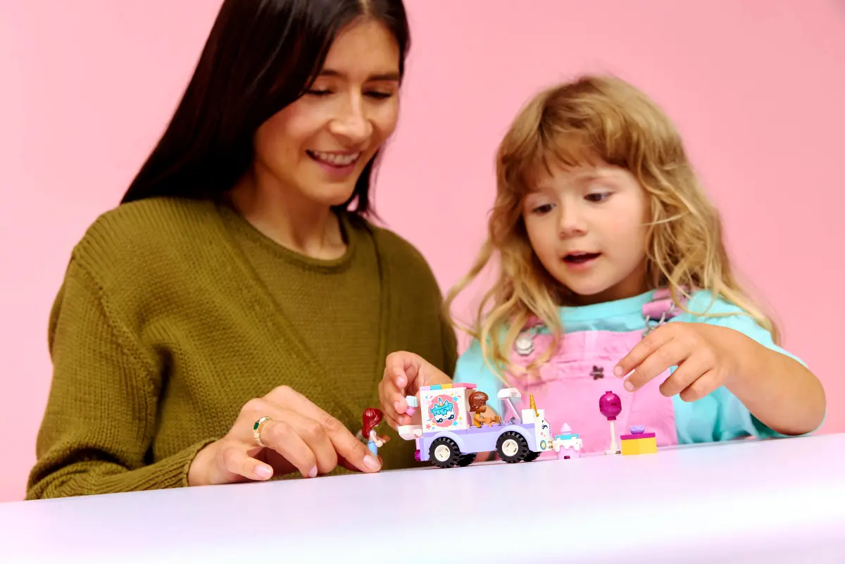 Lego Friends - Unicorn Cake Delivery Car 42675