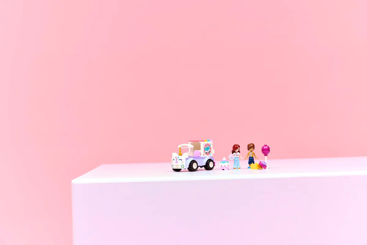 Lego Friends - Unicorn Cake Delivery Car 42675