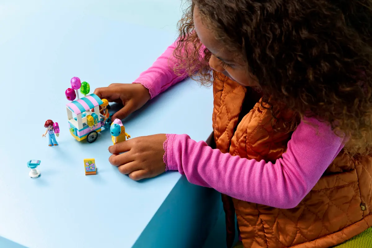 Lego Friends - Ice Cream & Balloon Stand 42692