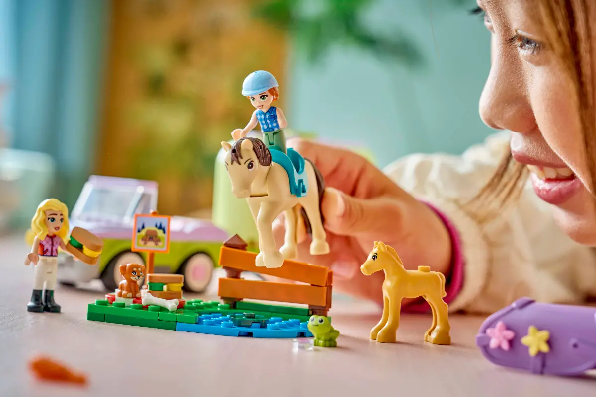 Lego Friends - Horse & Baby Foal Trailer 42695