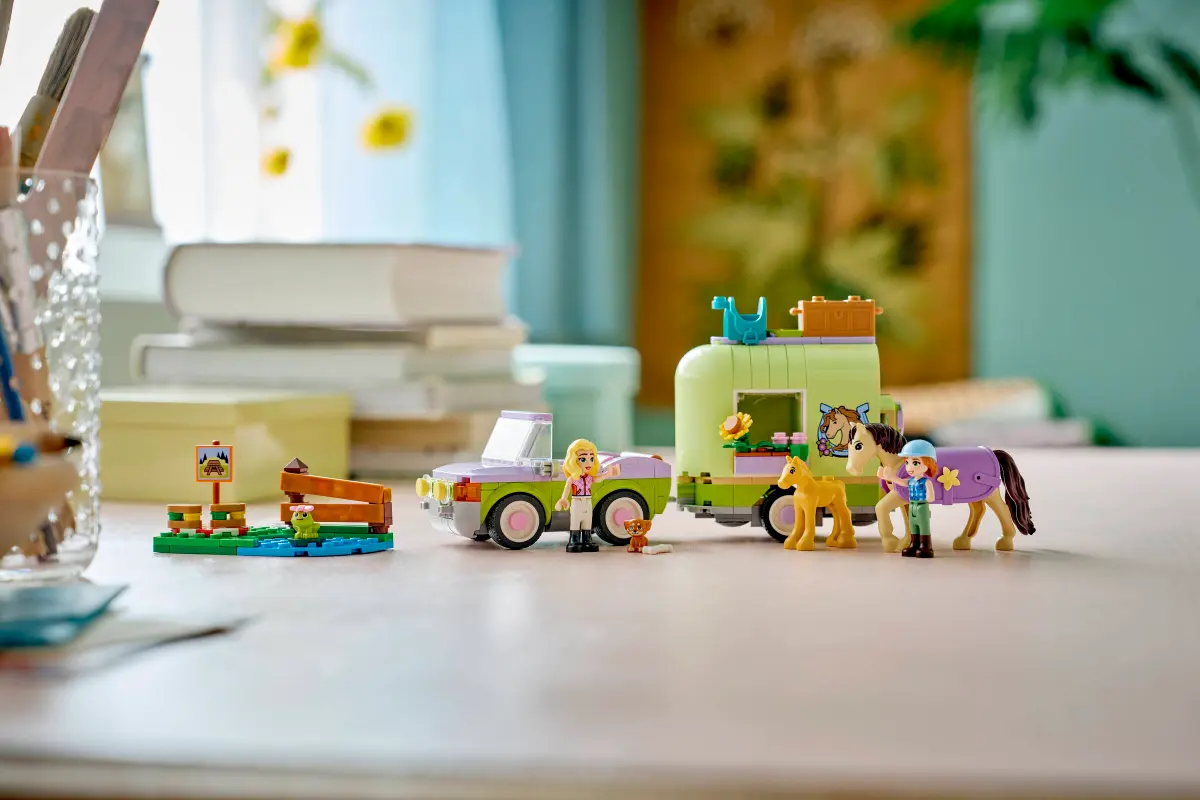 Lego Friends - Horse & Baby Foal Trailer 42695