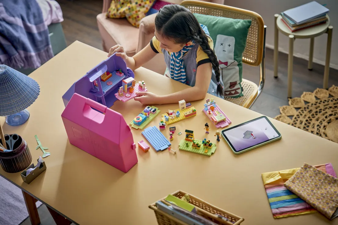 Lego Friends - Creative Dollhouse Suitcase 42697
