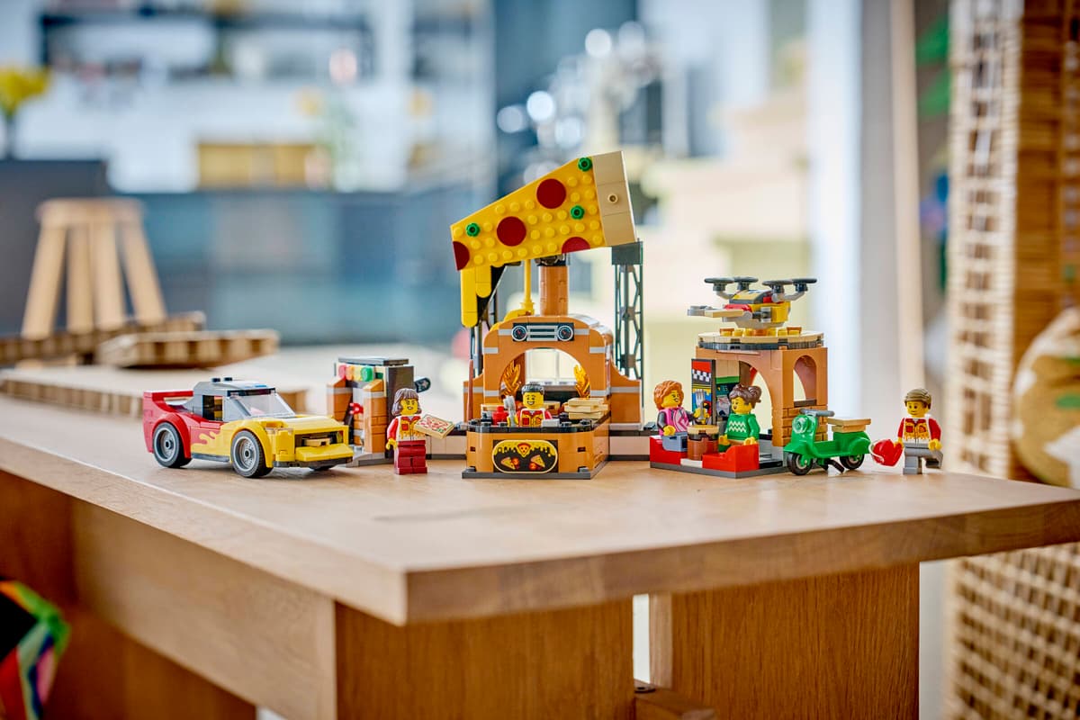 Lego City - Pizza Delivery Experience With Vehicles 60496
