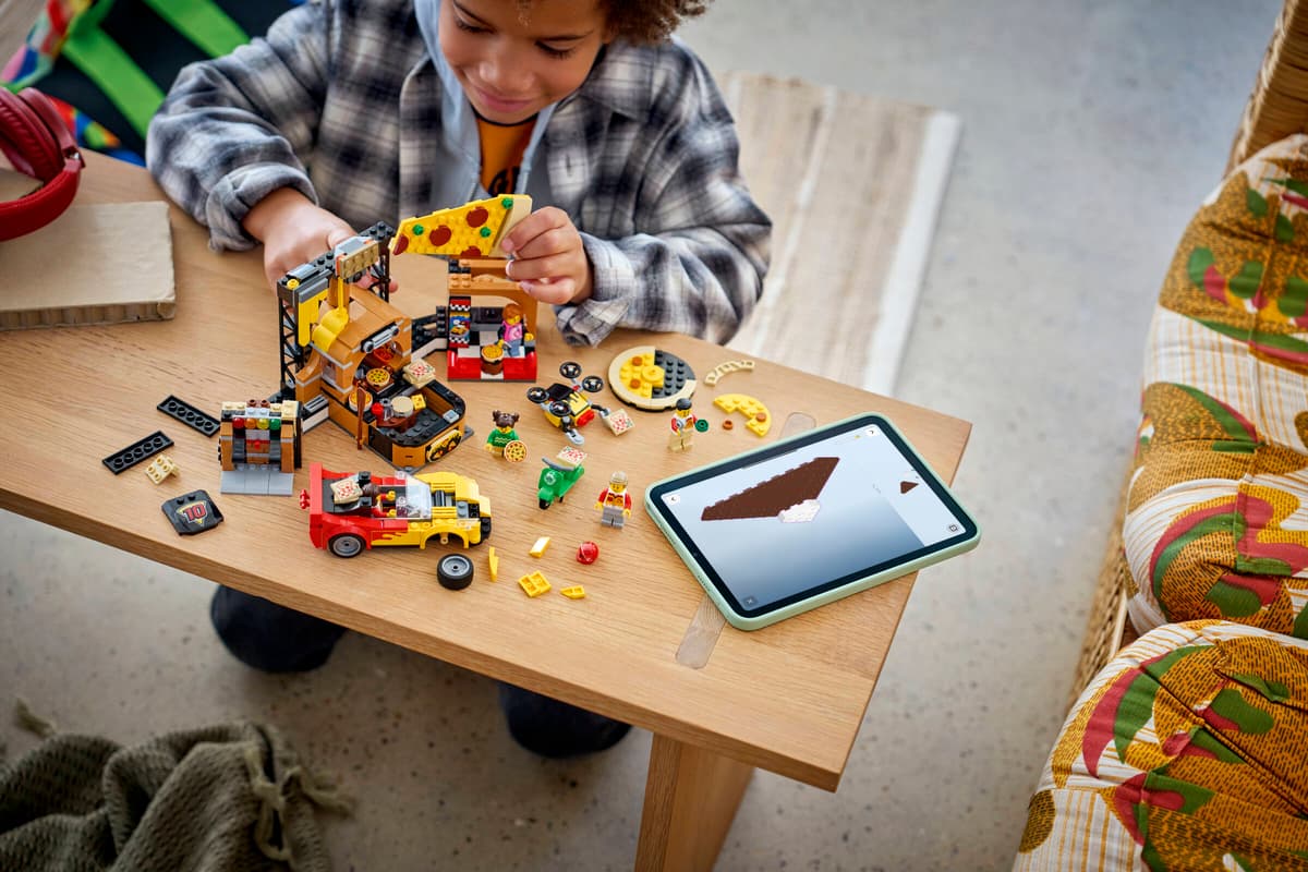 Lego City - Pizza Delivery Experience With Vehicles 60496
