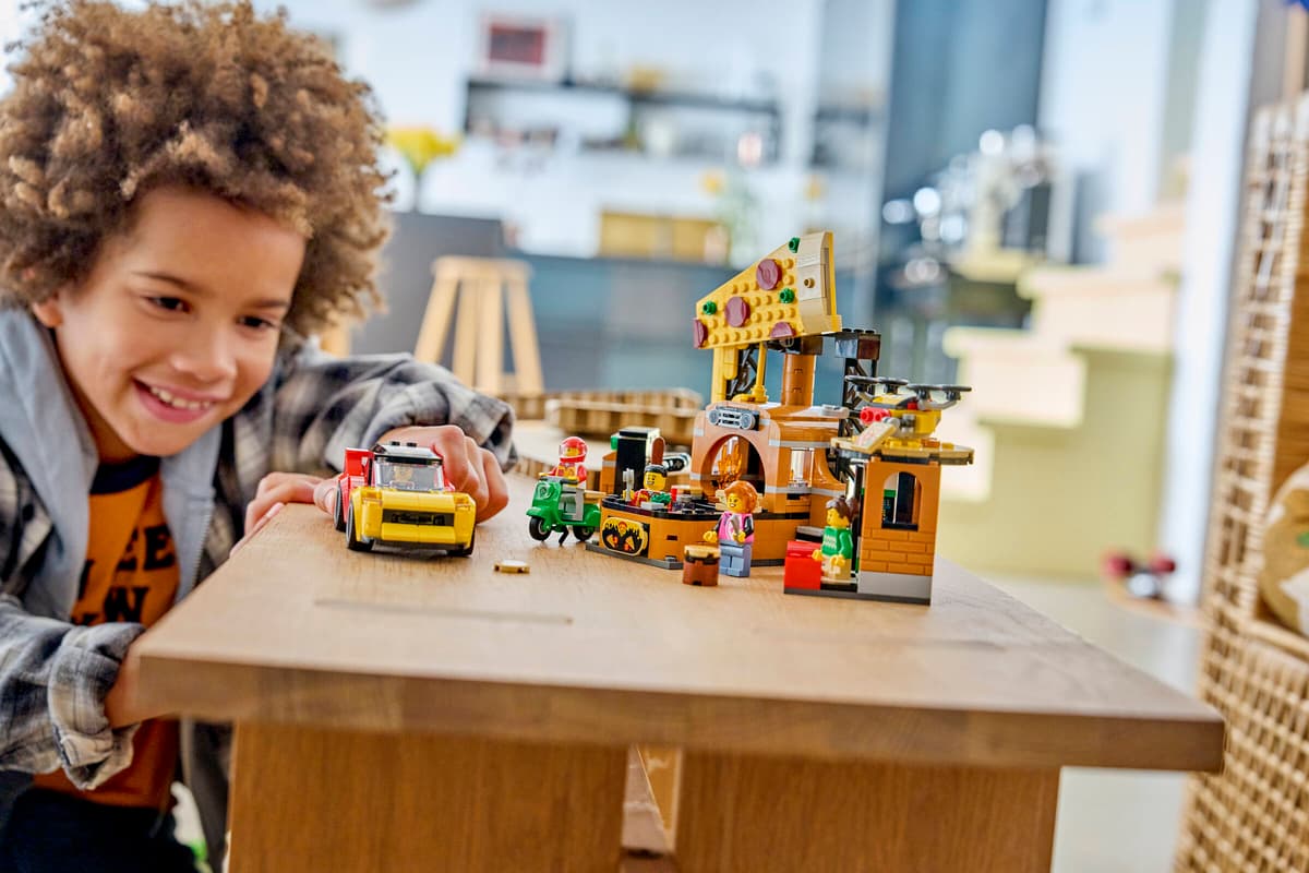 Lego City - Pizza Delivery Experience With Vehicles 60496