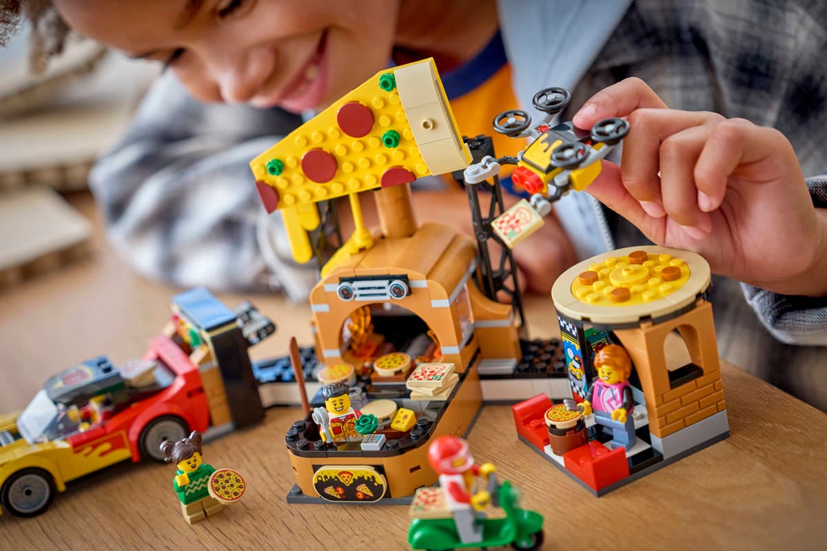 Lego City - Pizza Delivery Experience With Vehicles 60496