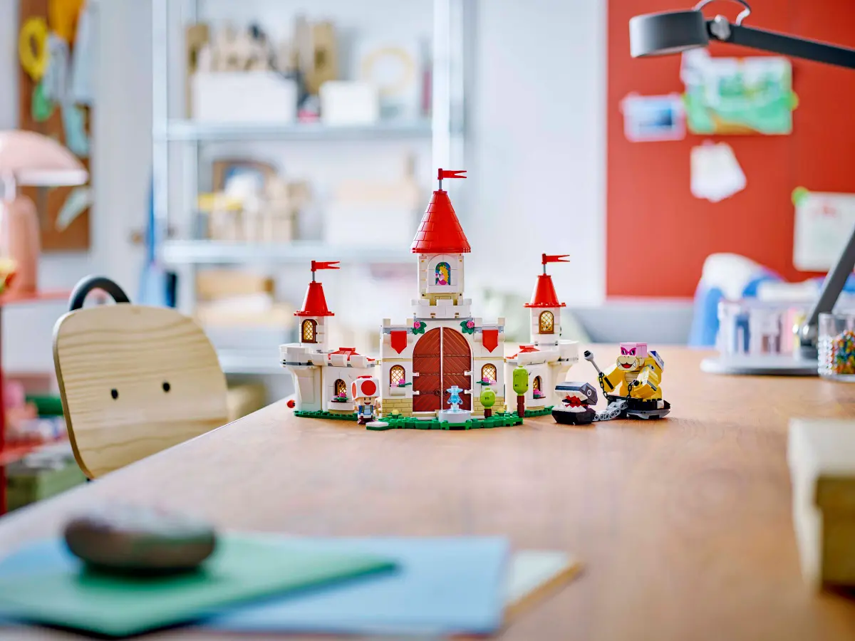 Lego Super Mario - Battle With Roy At Peach's Castle 71435