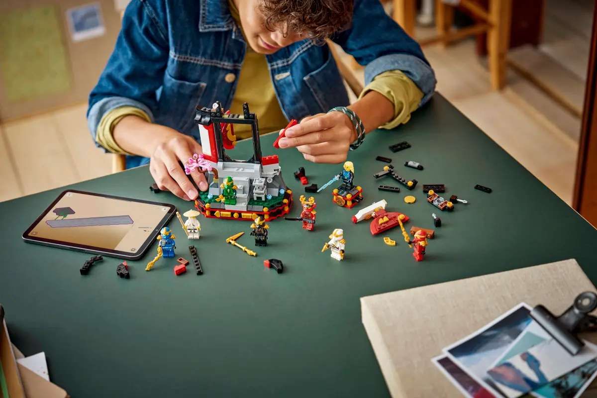 Lego Ninjago - Ninja Character Display 15th Anniversary 71866