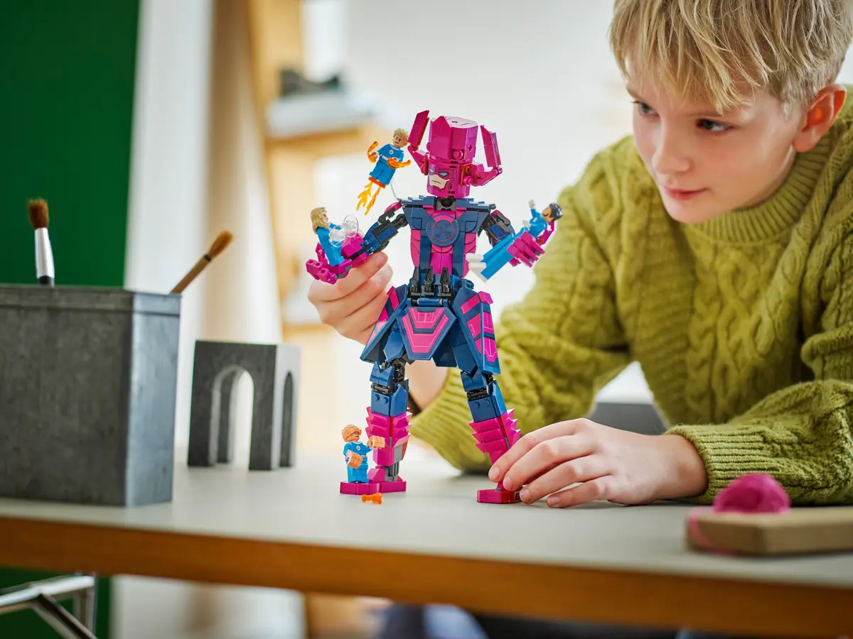 Lego Marvel - Fantastic Four vs. Galactus Construction Figure 76316