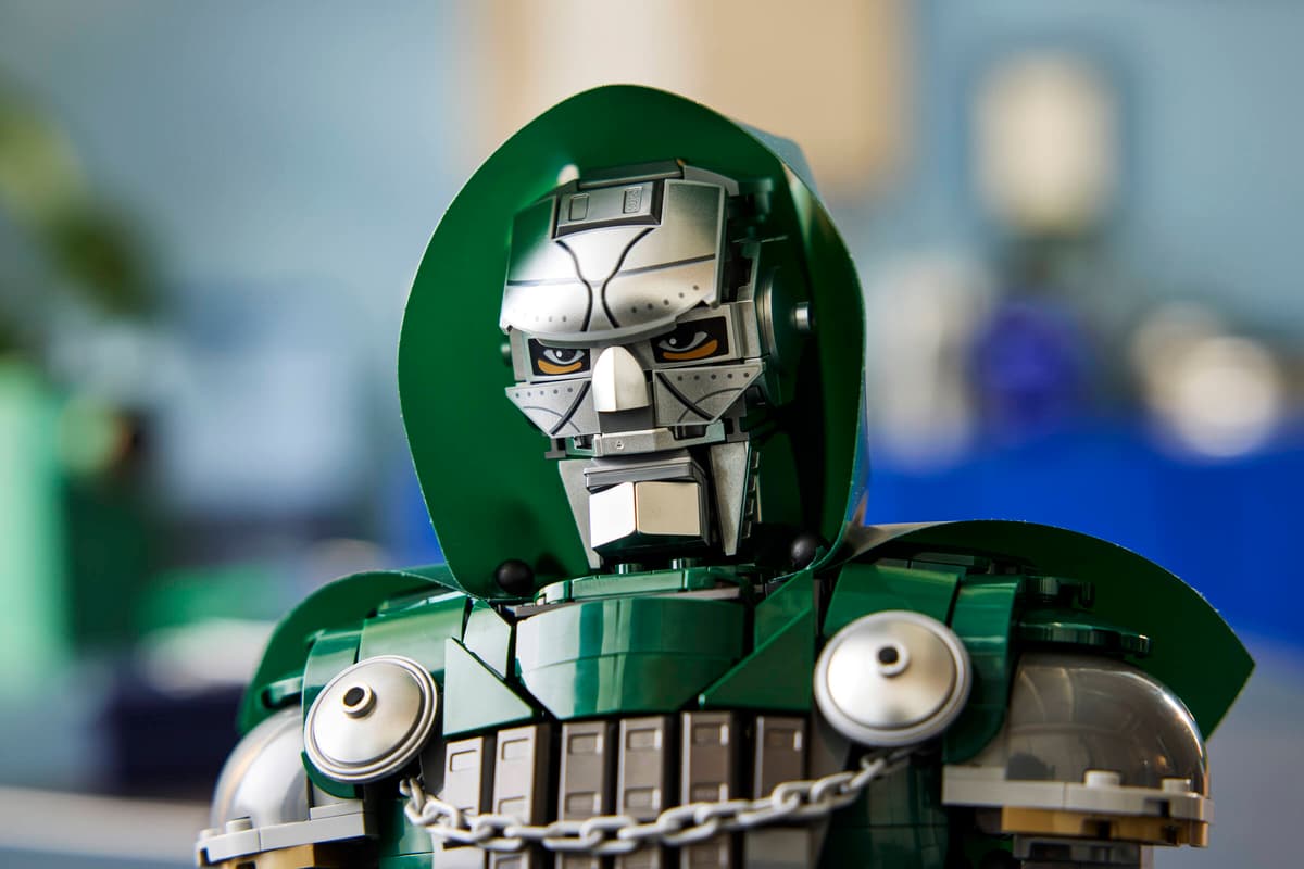 Lego Marvel - Doctor Doom Bust 76345