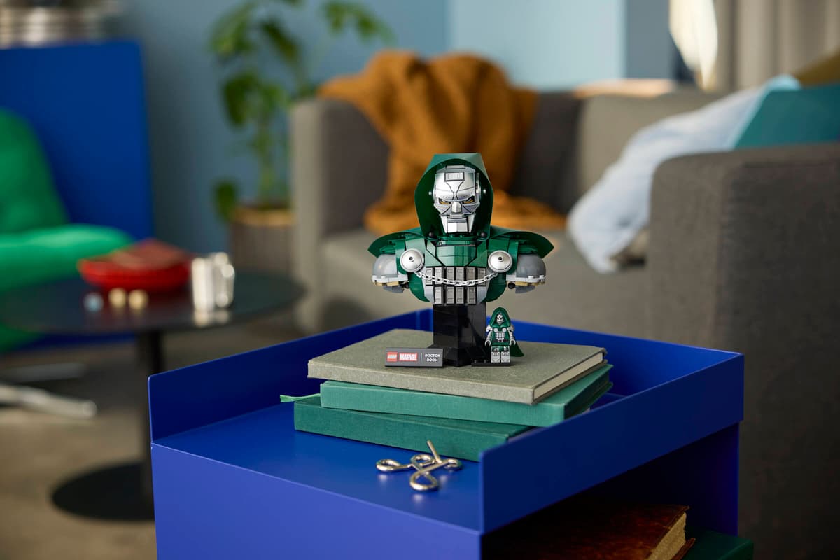 Lego Marvel - Doctor Doom Bust 76345