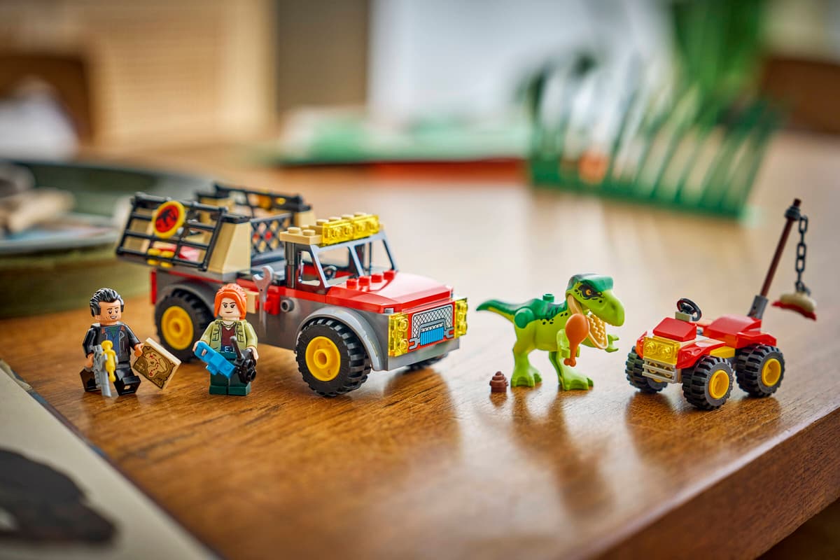 Lego Jurassic World - Young T. Rex Transport Truck 77978