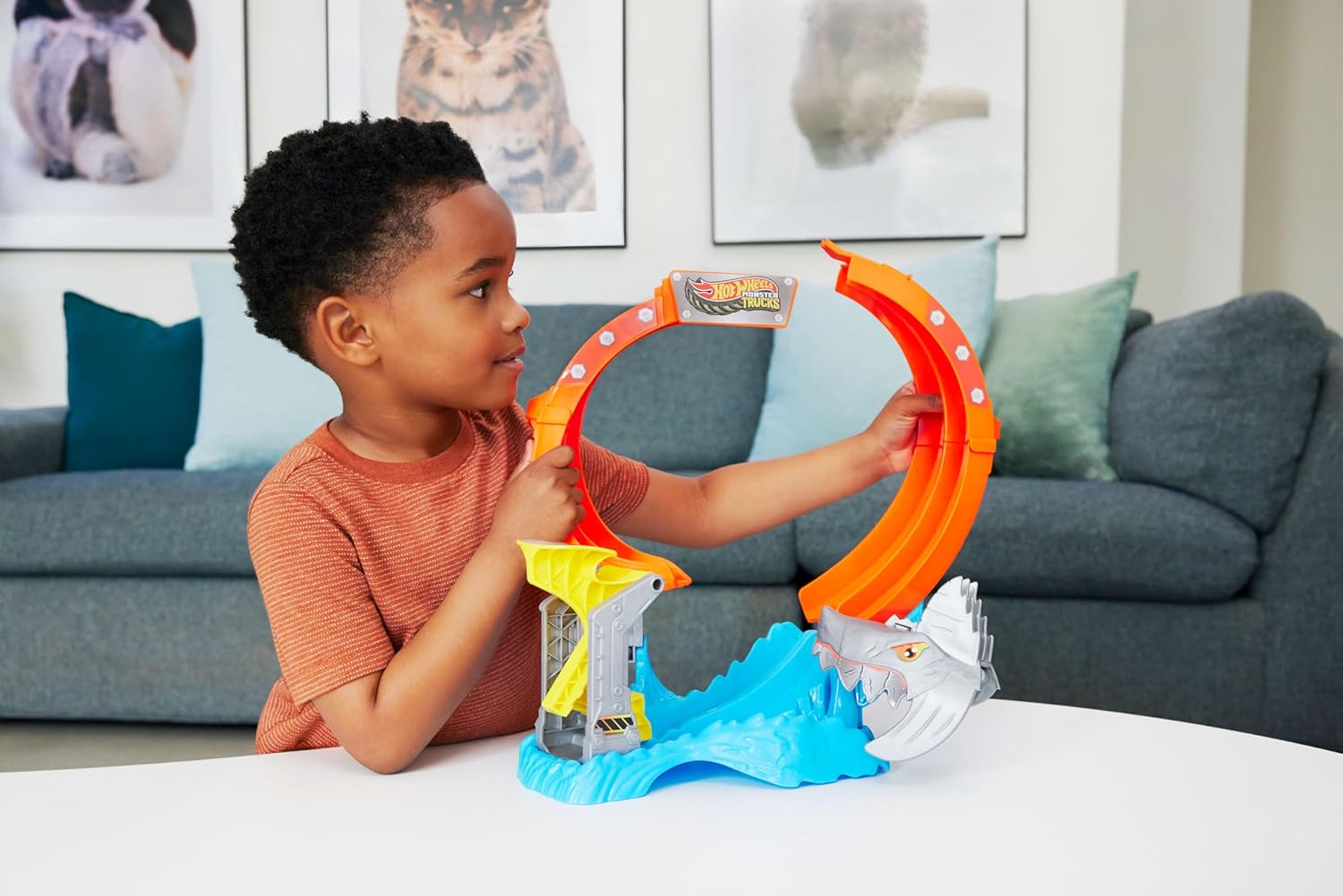 Mattel Hot Wheels - Monster Trucks, Sharks Vs Dinos, Spiral Shark Smash JFR08