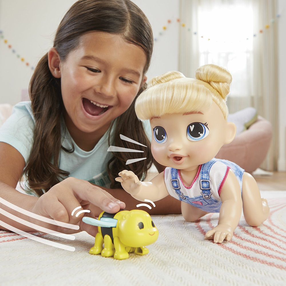 Hasbro Baby Alive - Crawl 'N Play, Harper Hugs F9709