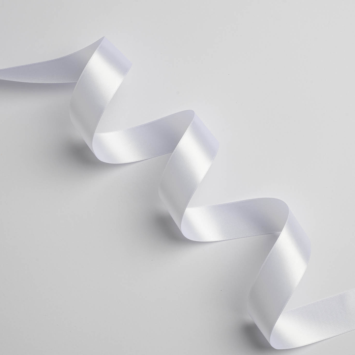 Kyriacou - Κορδέλα Σατέν Διπλής Όψης Με Ουγιά, 25mmX50M, White SAP5XXXX-X25X50-01XXXX